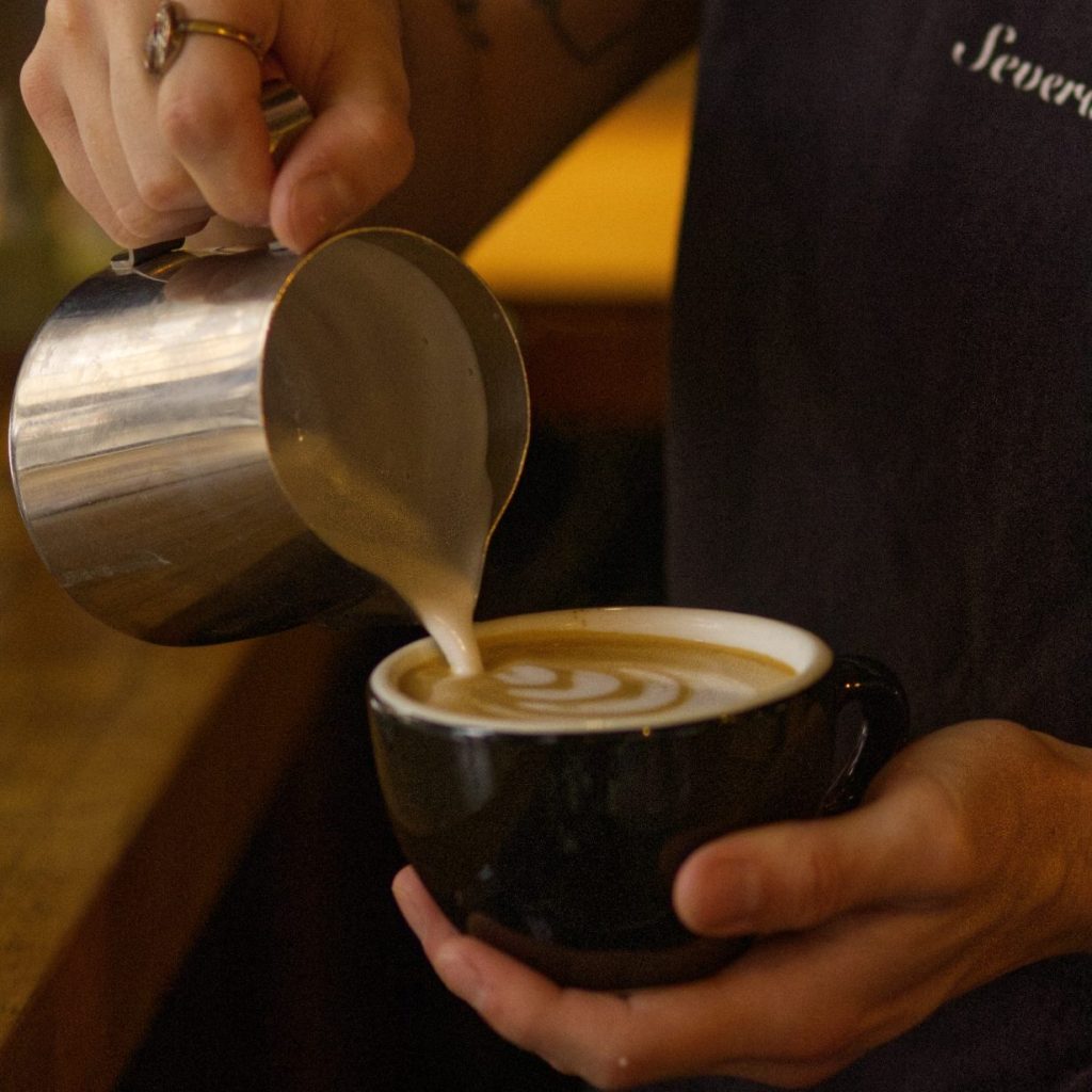 pouring latte art